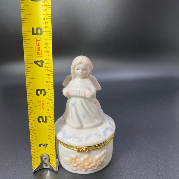 Greenbrier International Vintage Angel With Concertin Trinket Box/Gold Trim#312 - Picture 5 of 8